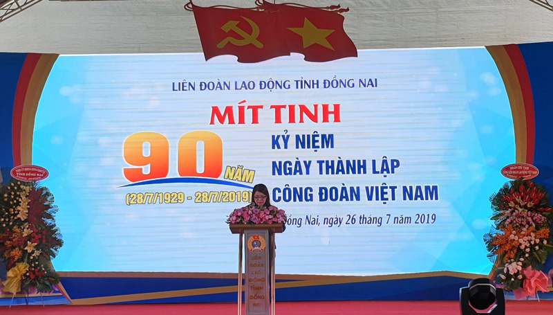 Tham dự Mít tinh kỷ niệm 90 năm Ngày thành lập Công đoàn Việt Nam